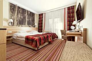 Отель Hotel Warszawa Spa & Resort Августов Двухместный номер с 1 кроватью или 2 отдельными кроватями, вид на озеро-1