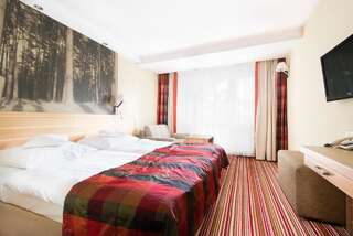 Отель Hotel Warszawa Spa & Resort Августов Двухместный номер с 1 кроватью или 2 отдельными кроватями, вид на озеро-2